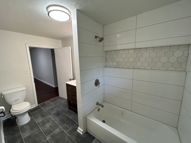 Foto del edificio - 757 E 104th St