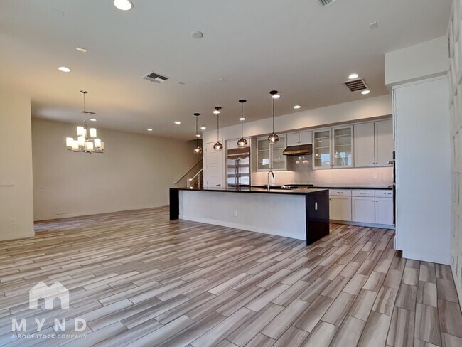 Foto del edificio - 240 W Missouri Ave