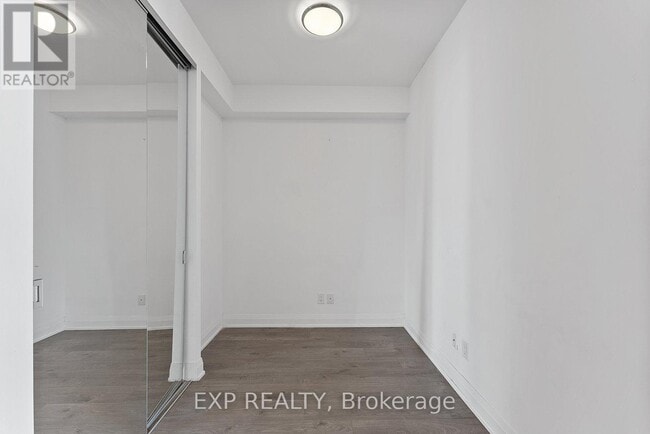 Building Photo - 36 Park Lawn Rd