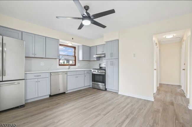 Building Photo - 161 Delafield Ave