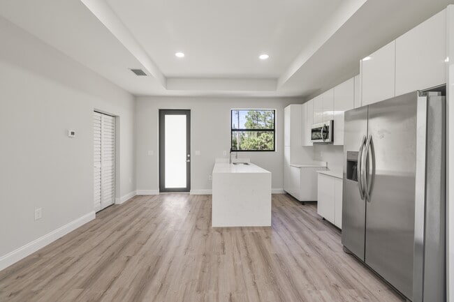 Foto del edificio - 934 Binkley St E