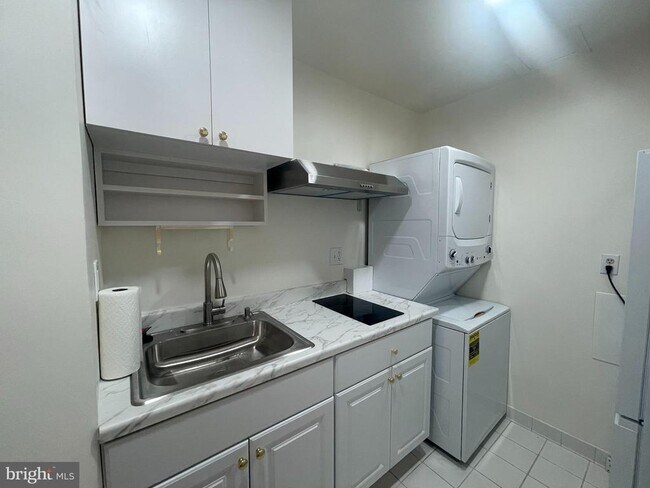 Foto del edificio - 8526 Raglan Rd