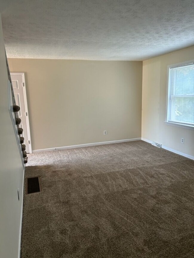 Foto del edificio - 481 Woodview Dr