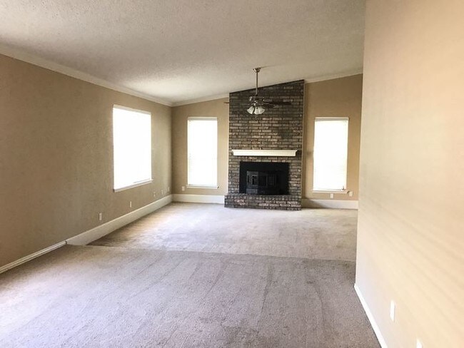 Foto del edificio - 5903 Cameron Dr