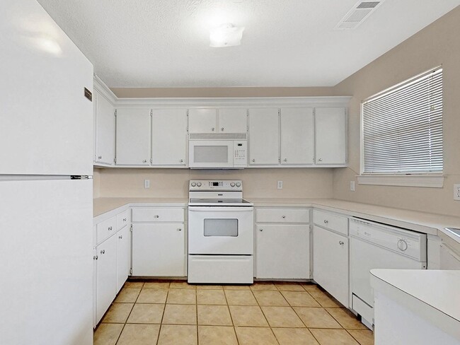 Building Photo - 1421 Western Oaks Ct