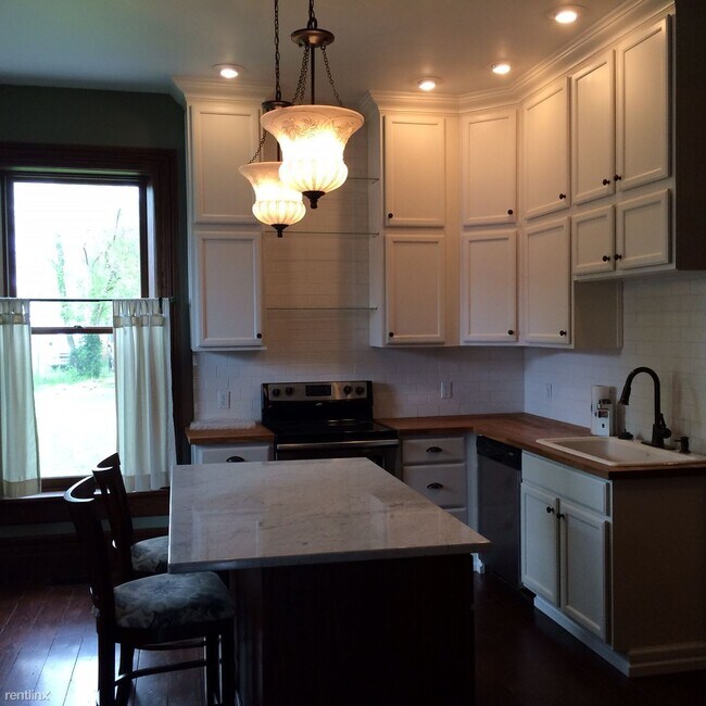 Building Photo - 4 br, 2 bath House - 204 E Market St