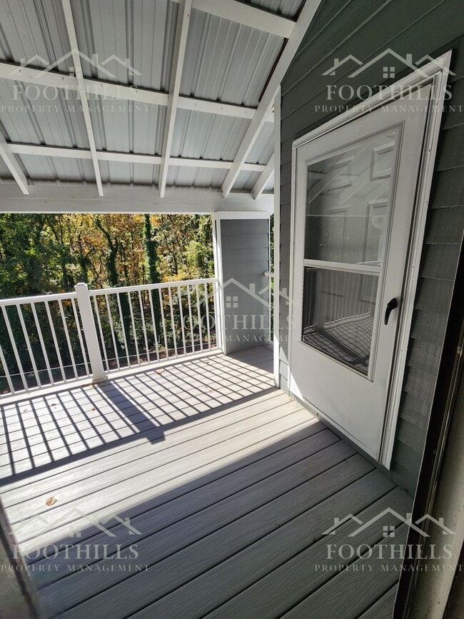 Building Photo - Bright 2-Bed, 2-Bath Condo Near Darwin Wri...