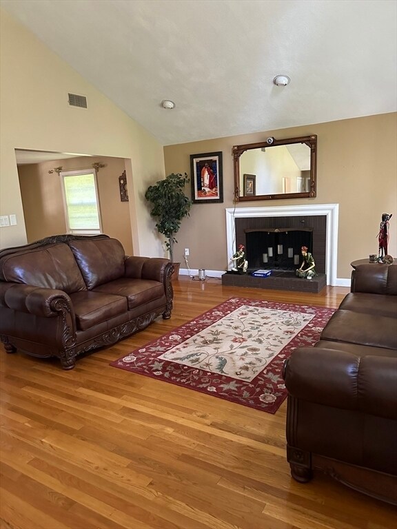 Foto del edificio - 103 Sherburn Cir