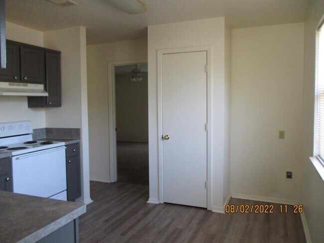 Building Photo - 4045 Devonaire Dr