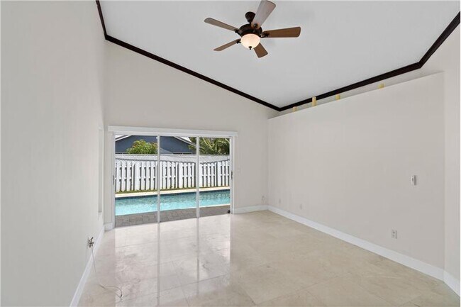 Foto del edificio - 381 Cottonwood Ln