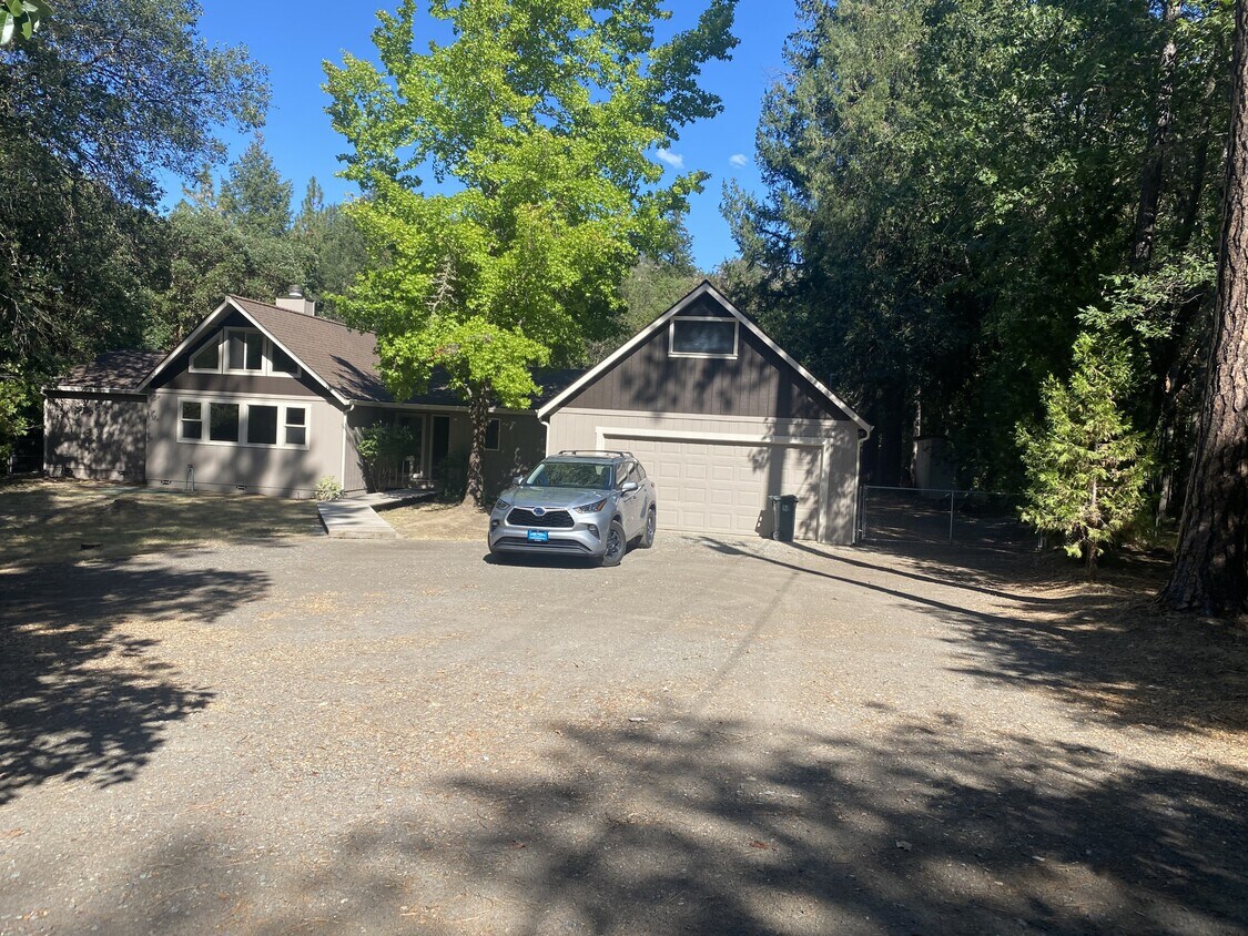 Foto principal - 1790 Foots Creek Right Fork Rd