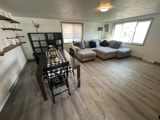 Foto del edificio - 205 16th Ave Ct