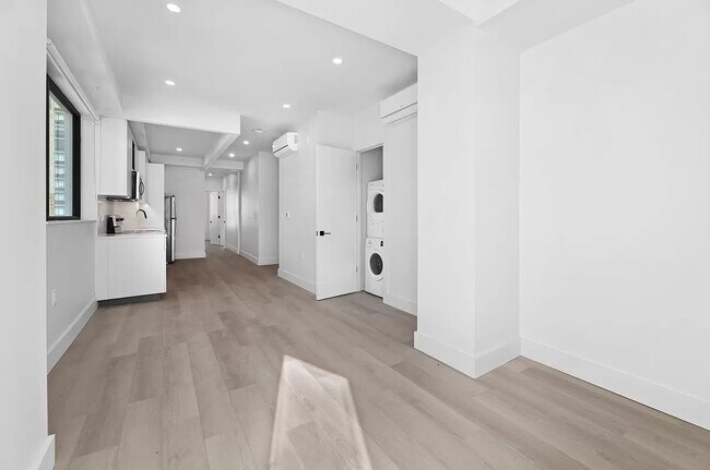 Foto del edificio - 215 East 124th Street