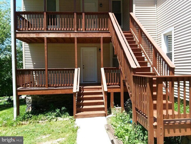 Building Photo - 32 E Green St