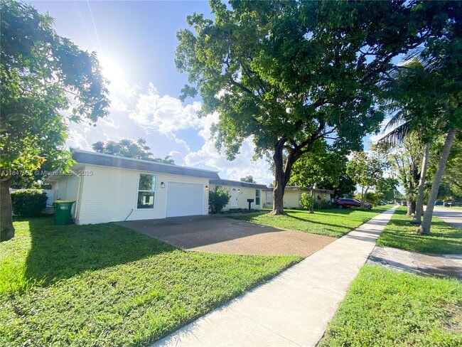 Building Photo - 7805 NW 67th Ave