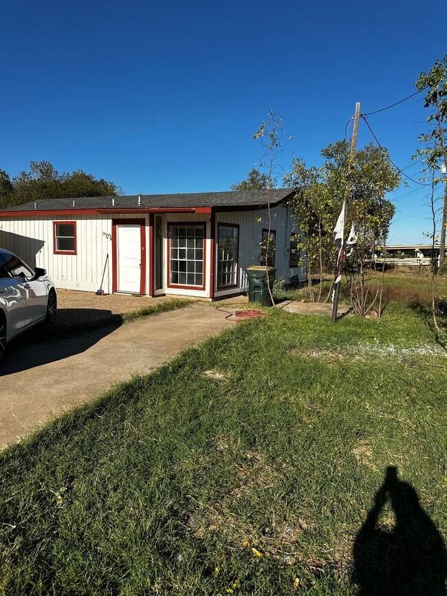 Building Photo - Welcome to Your Private Retreat in the Hea...