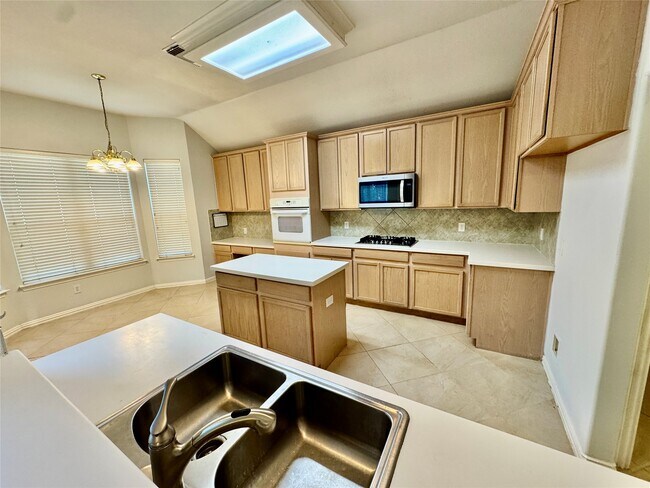 Foto del edificio - 2604 Hidden Creek Dr