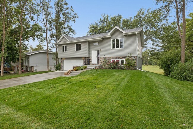 Foto del edificio - Modern 3 Bedroom with Finished Walkout!!