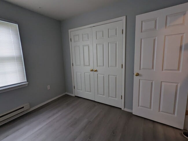 Building Photo - Upstairs 1 Bedroom Apartment