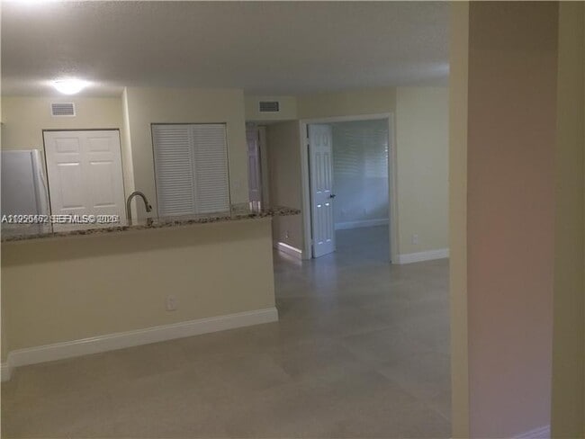 Foto del edificio - 650 S Park Rd