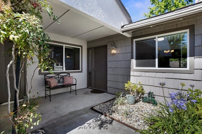 Building Photo - 848 Erickson Ln