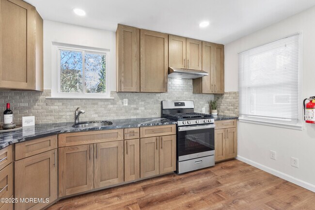 Foto del edificio - 85 Helen Ave