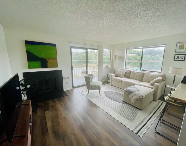 Foto del edificio - Waterfront Living Made Easy – Furnished 1-...