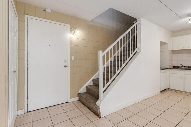 Building Photo - Hillsboro Place