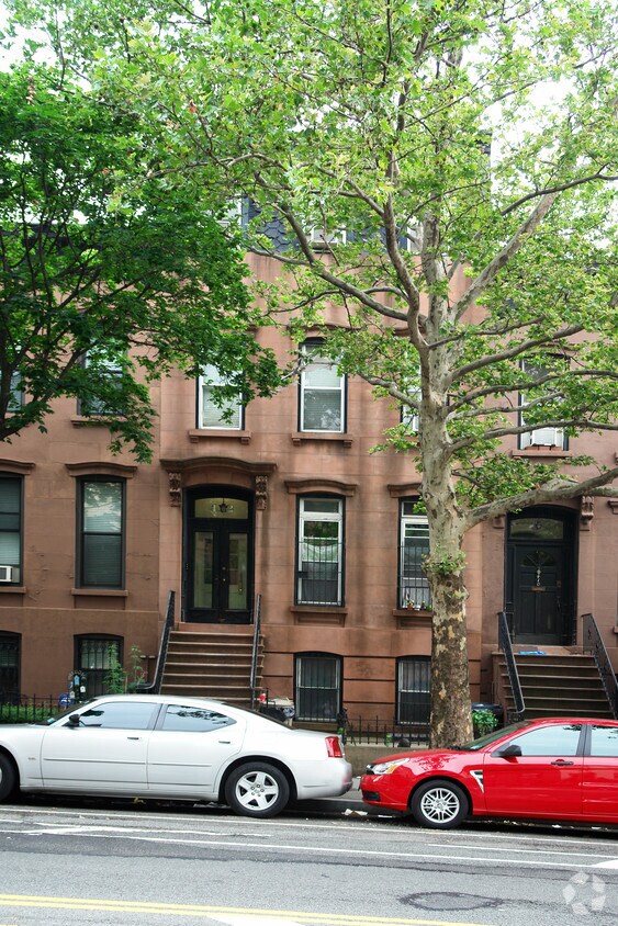 Building Photo - 412 9th St
