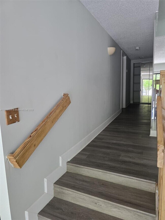Foto del edificio - 4705 SW 62nd Ave