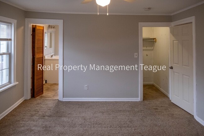 Building Photo - 1 S Main St