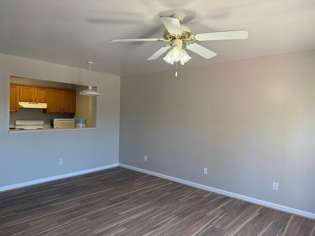 Foto del edificio - 2 Bedroom 1.5 Bath Townhome In Salem City