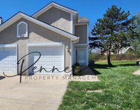 Building Photo - 4616 NE Whispering Winds Dr