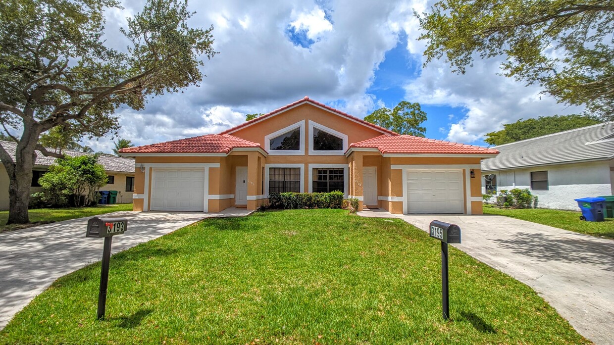 Foto principal - 3193 NW 118th Dr