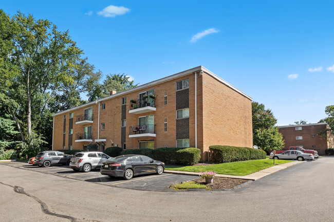 Building Photo - Hillcrest Apartments