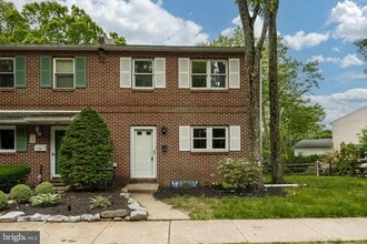 Building Photo - 918 Dogwood Ln