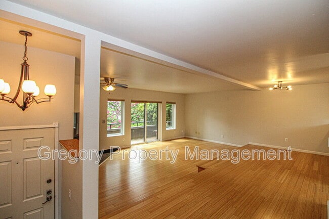 Building Photo - 9828 NE 137th St