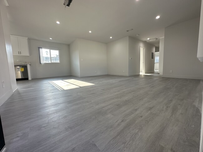 Building Photo - 1477 S Sherbourne Dr