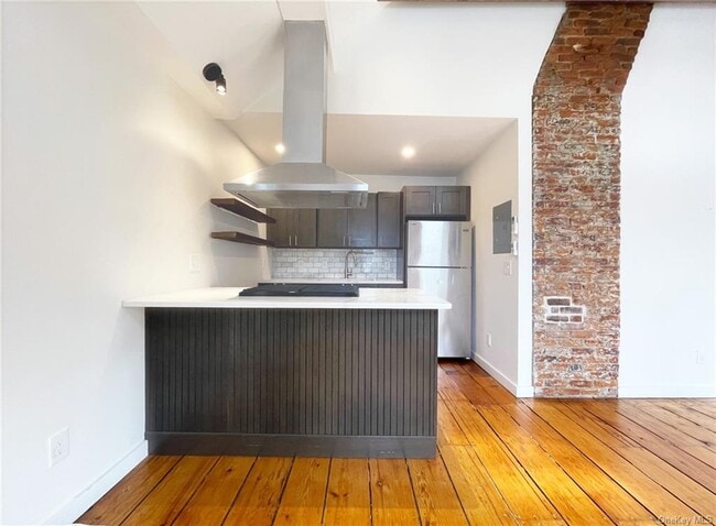 Building Photo - 5 N Elm St