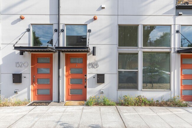 Foto del edificio - Stylish 3 BR/ 2/5 BA townhouse in Seattle
