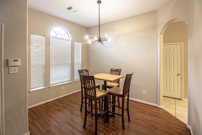 Foto del edificio - 1611 Trail Oaks Ct