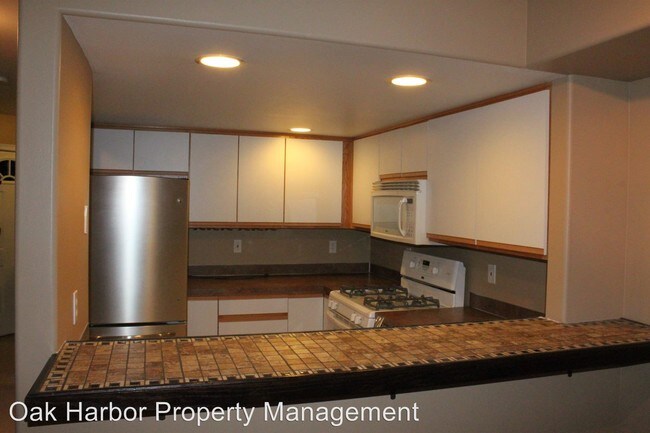 Building Photo - 2 br, 1.5 bath House - 915 SW Kimball Dr A2