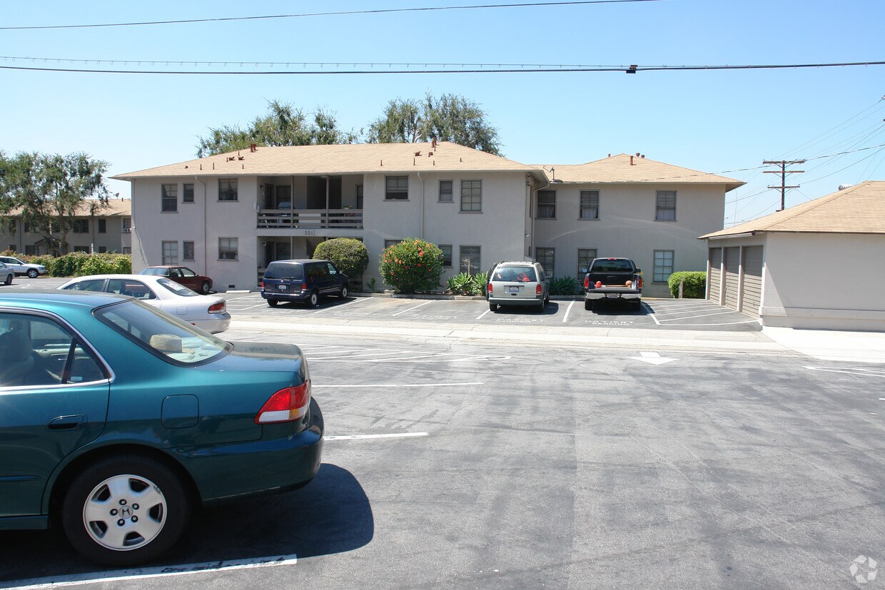 Building Photo - 321 W Doran St