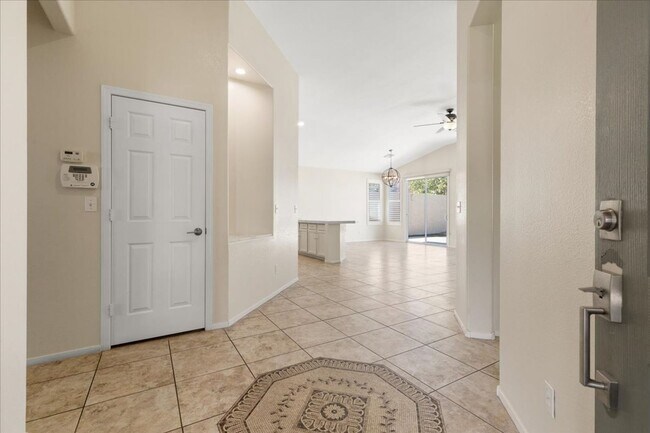 Building Photo - 1007 Golden Ridge Ct