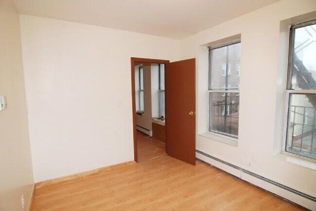 Foto del edificio - 1721 E 14th St