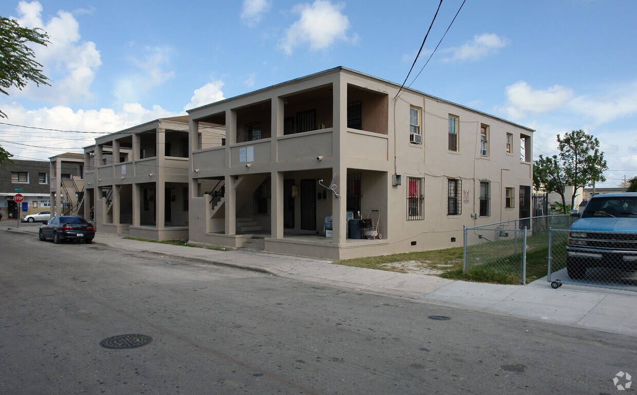 Primary Photo - 123-139 NW 15th St