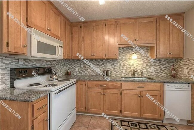 Foto del edificio - Beautiful Roeland Park Ranch-Available NOW!!