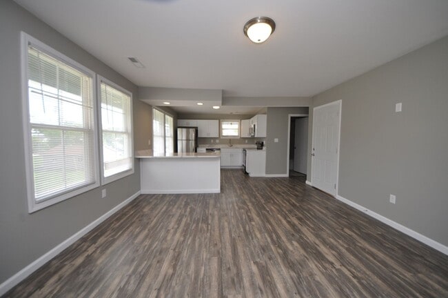 Building Photo - P4 - S Linn (Wentzville)
