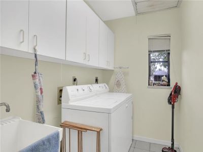 Building Photo - 360 Country Club Ln