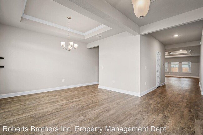 Building Photo - 5 br, 3 bath House - 3994 Mercury Circle
